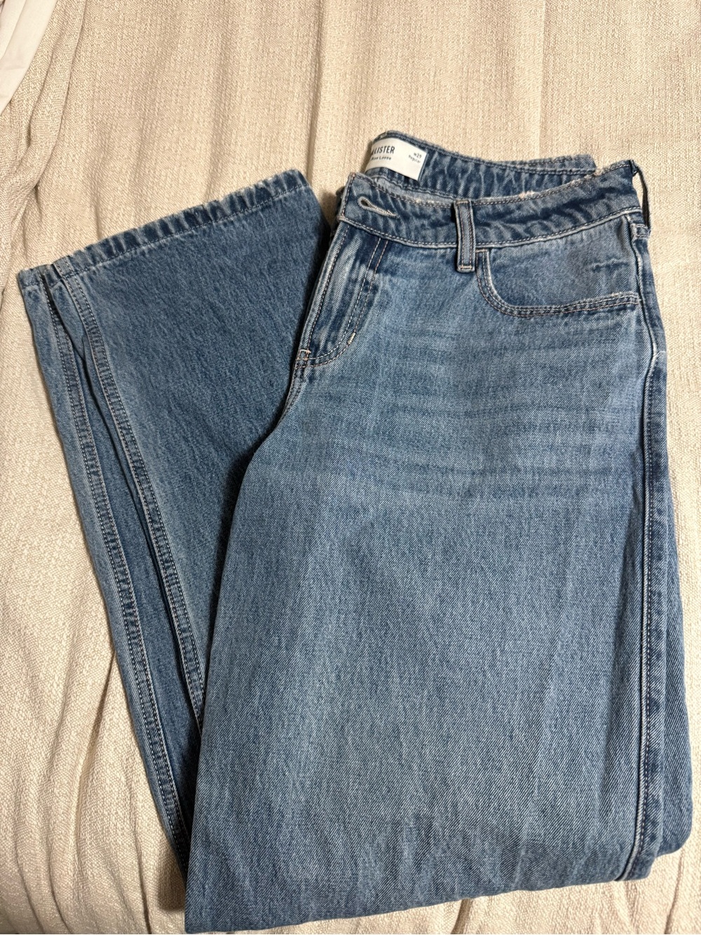 Hollister Low rise Loose Jean - Picture 1 of 3